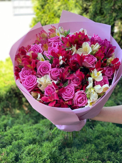 Bouquet of 39 stems Aqua variety and Alstroemeria