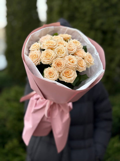 19 spray peony-shaped roses Tania