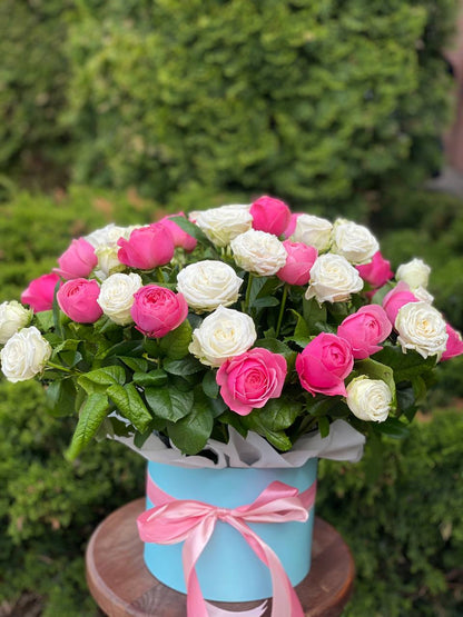 Hat Box size XL 51 Roses (Variety Miss Bombastic and Line)
