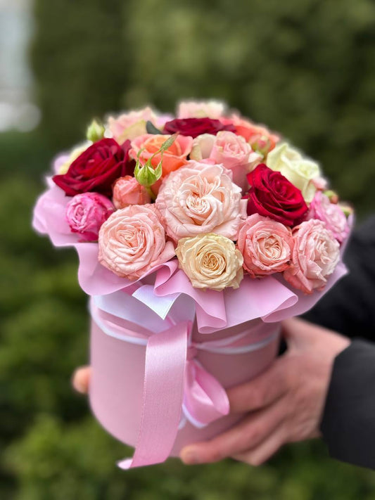 Flowers in a hat box, size S