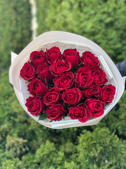 19 roses of the Red Eagle variety