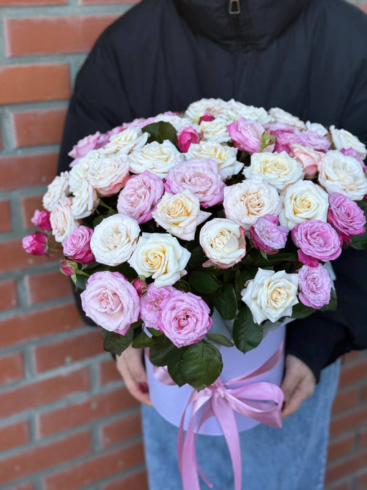Hat Box size XL 51 Roses (Variety Bombastic, Lady Bombastic)
