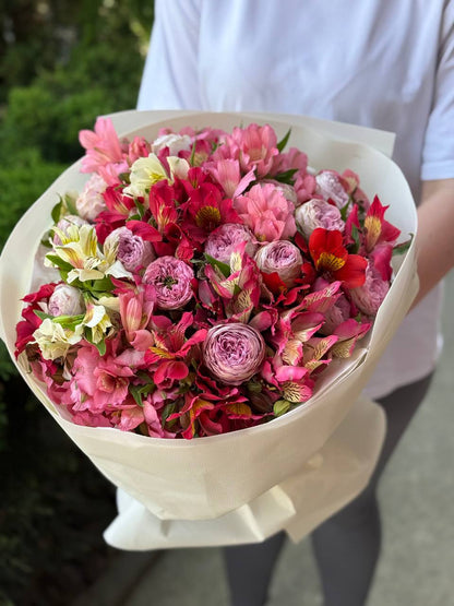 Bouquet of 39 stems Lavender variety and Alstroemeria
