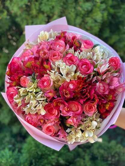 Bouquet of 39 stems Jumilia variety and Alstroemeria