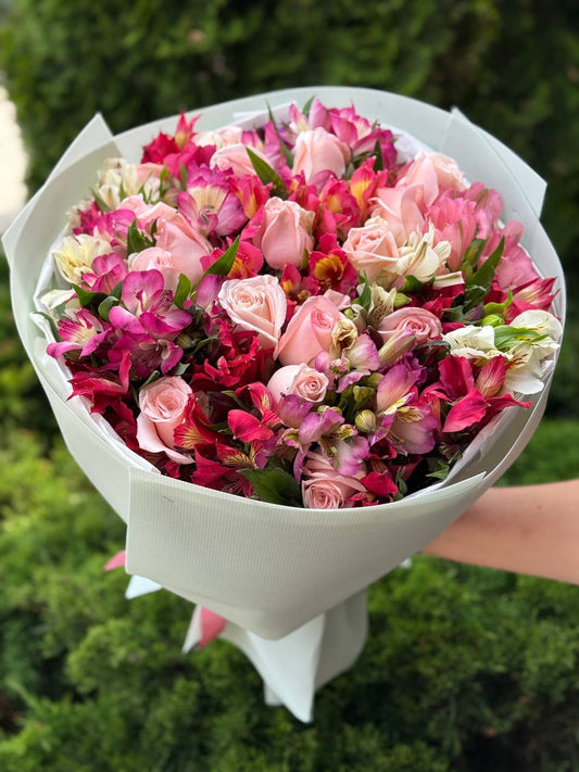 Bouquet of 39 stems Prince of Persia variety and Alstroemeria
