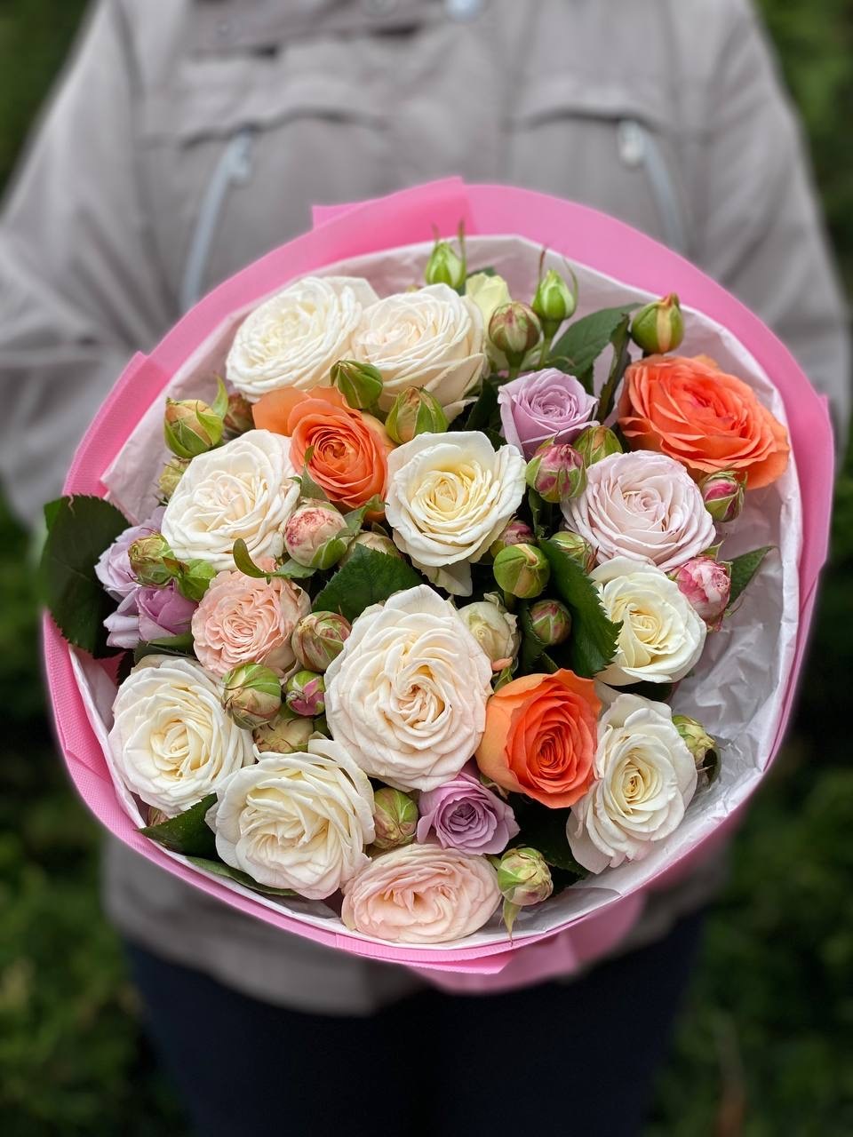19 Spray Roses Variety Assorted