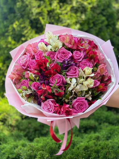 Bouquet of 39 stems Aqua variety and Alstroemeria