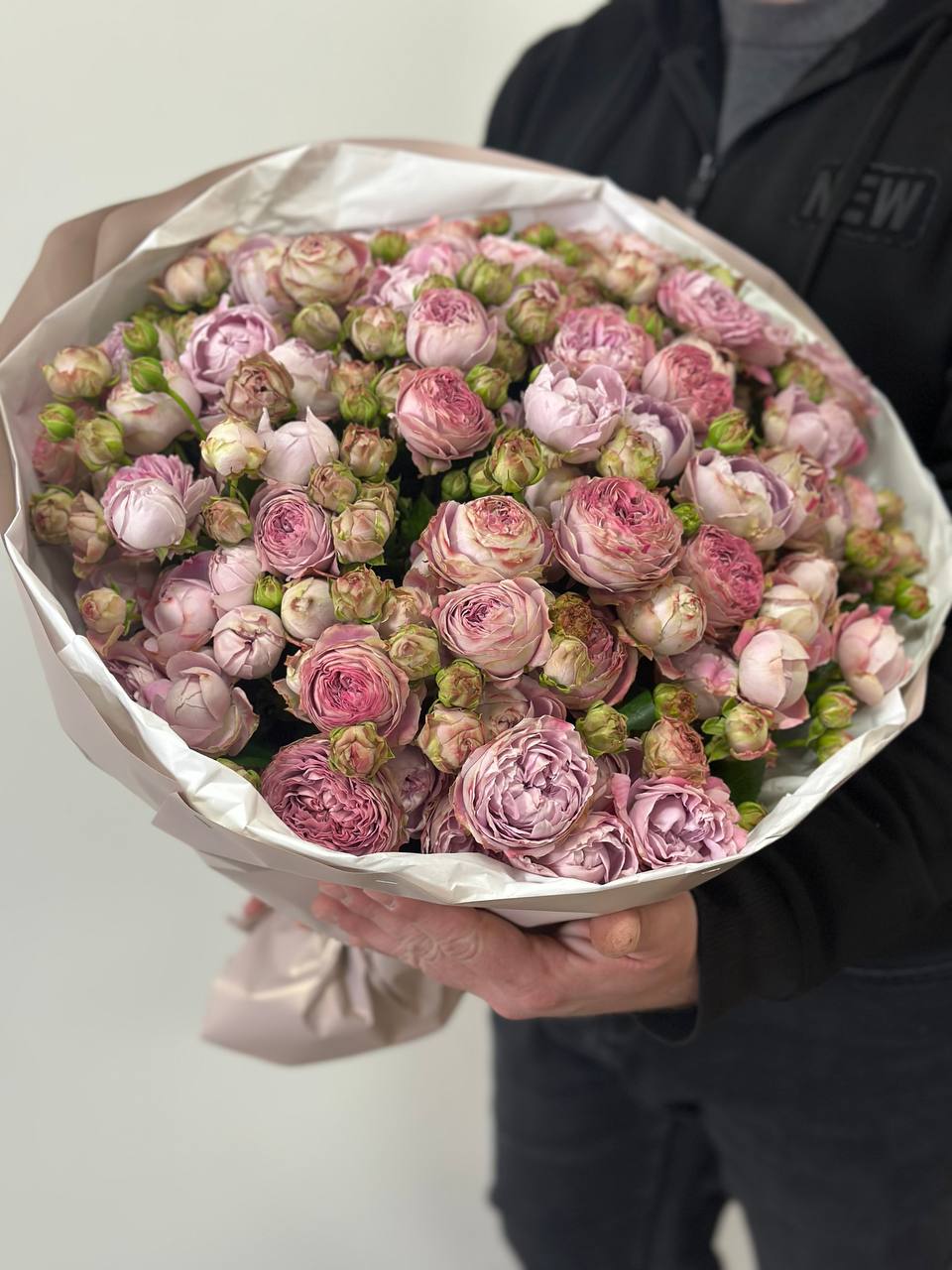 39 peony-shaped branch roses, Lavender variety