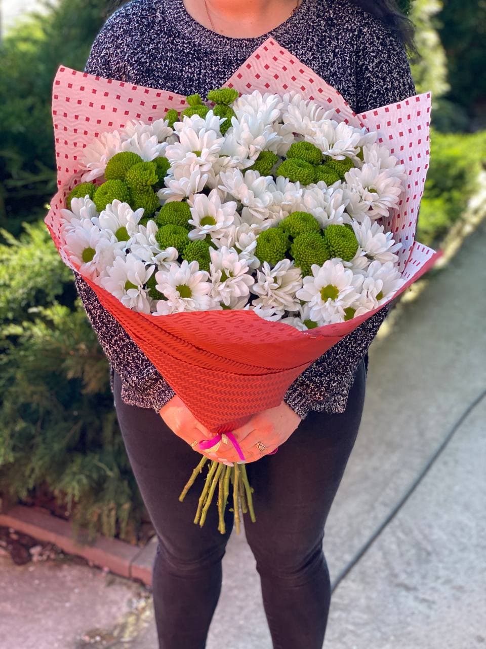 15 daisy-like chrysanthemums (color White)