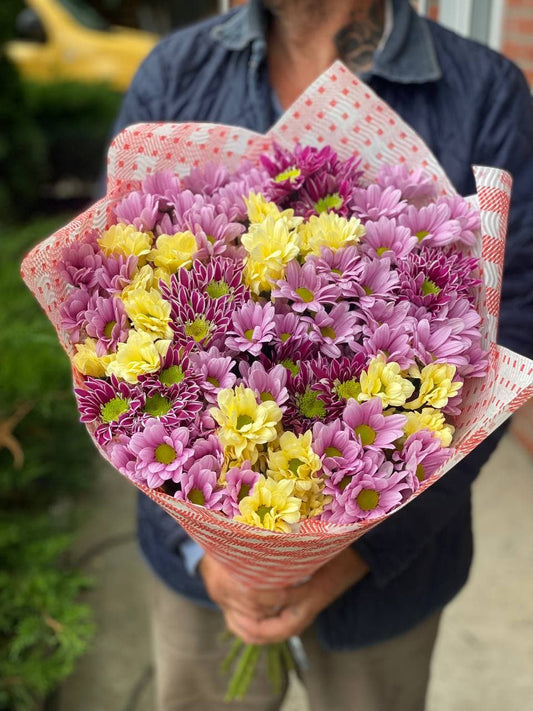 9 daisy-like chrysanthemums (color Pink, Yellow, Purple)
